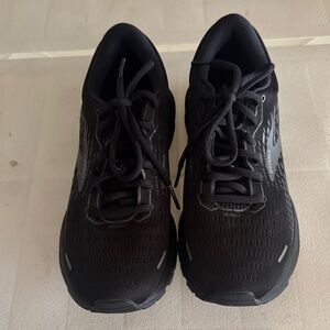 Women’s Black Running Shoes